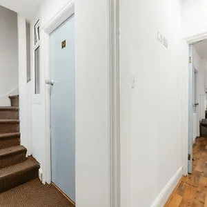 Upton Park Bedrooms 25 Min To Guest house London