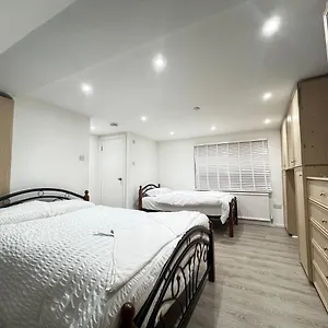 Stayeasy En-suite Guest house